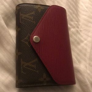 LOUIS VUITTON MM wallet only used a few times. ♥️